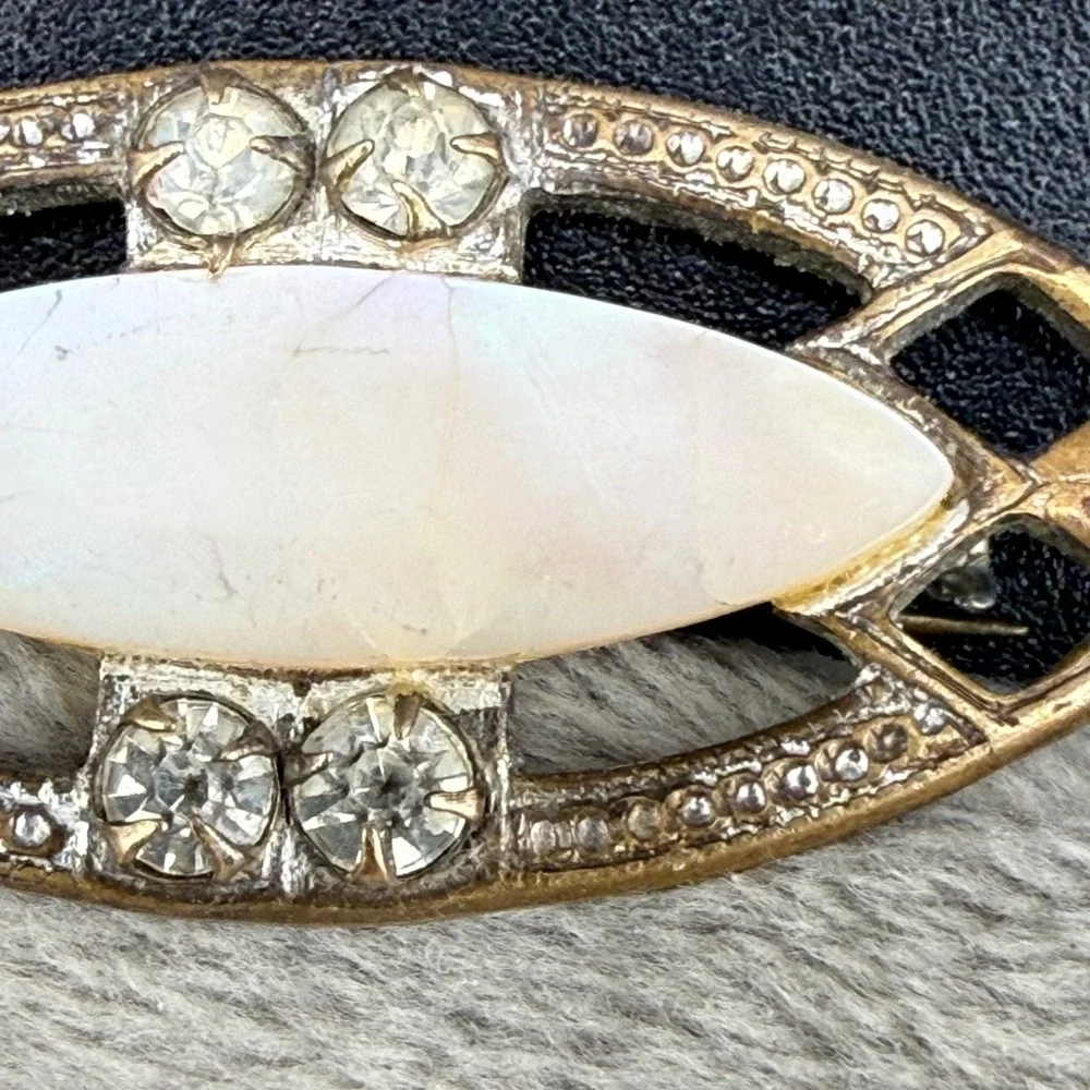 Vintage Mother of Pearl‎ Paste Rhinestone Brooch Gold Tone